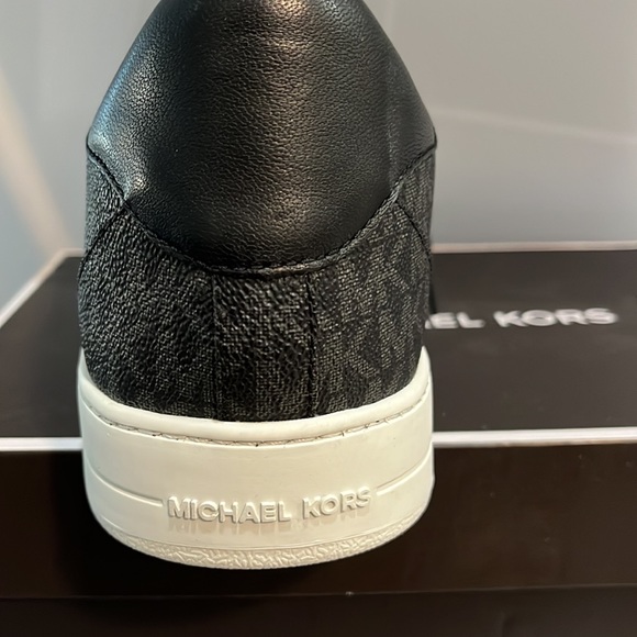 MICHAEL KORS  NEW DRESS SNEAKERS SIZE US 11.5 IMPECCABLE AND FLAWLESS. - Picture 7 of 14